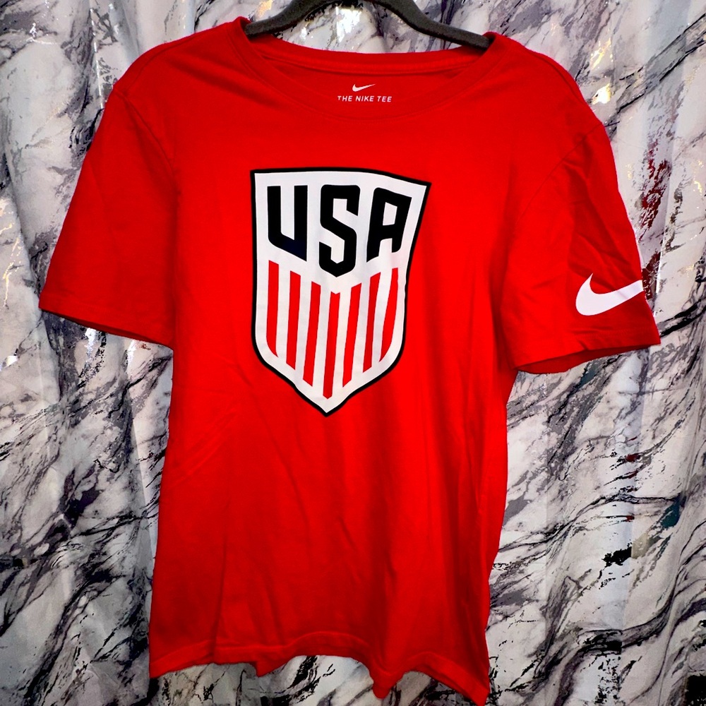Team USA Soccer USMNT Logo Red The Nike T-Shirt Athletic Cut Swoosh S